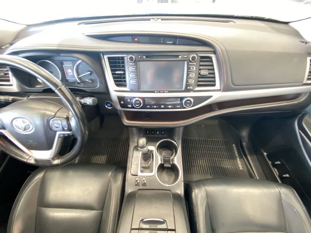 Used 2017 Toyota Highlander XLE AWD/4WD image 24