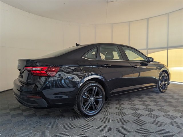 Certified 2022 Volkswagen Jetta SE w/ Panoramic Sunroof Package image 15