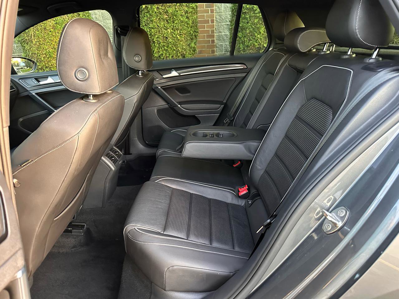 Used 2019 Volkswagen Golf R 4-Door AWD/4WD image 28