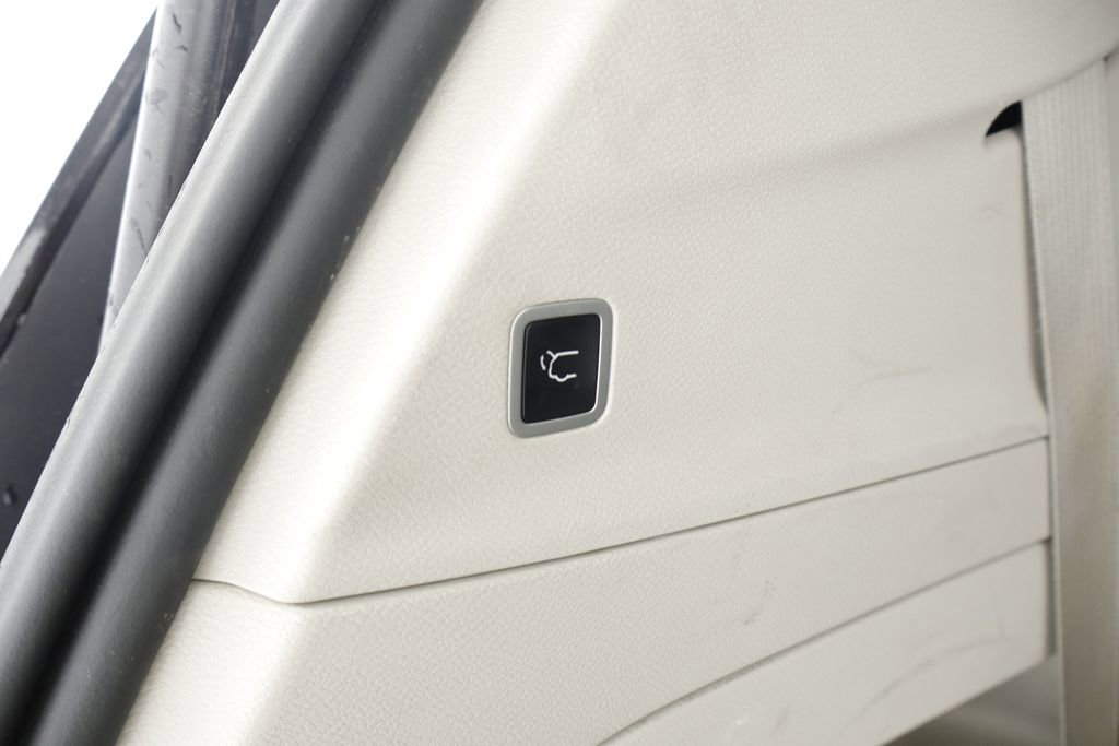 Used 2023 Chrysler Pacifica Touring-L FWD image 20