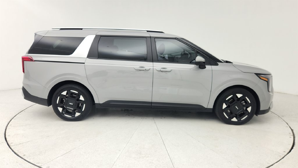 Used 2026 Kia Carnival EX FWD image 8