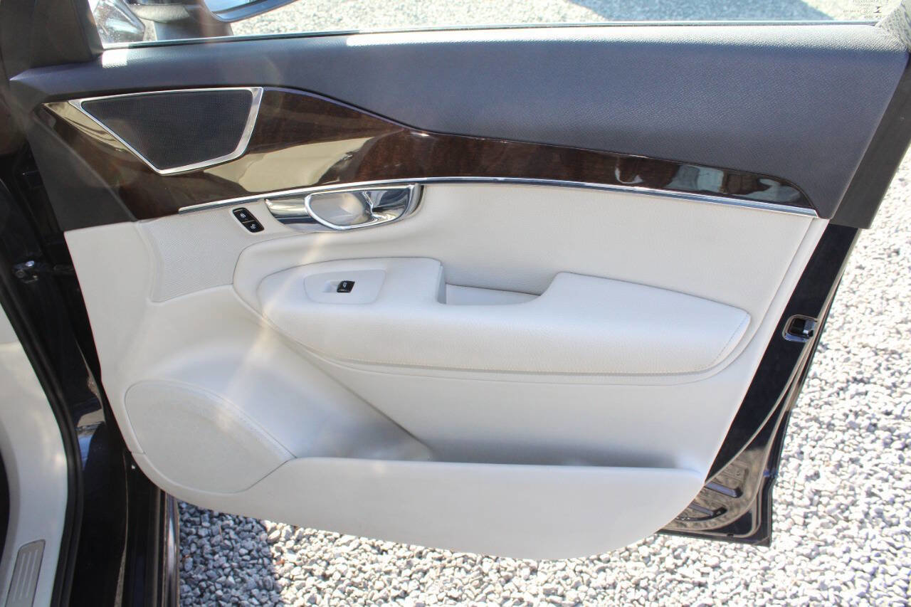 Used 2016 Volvo XC90 T6 Momentum w/ Momentum Plus Package image 23