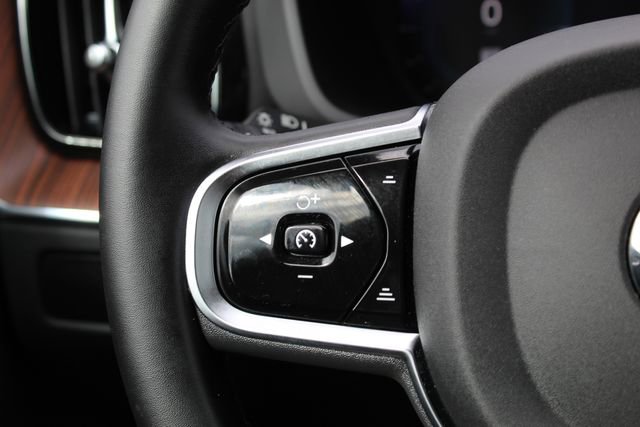 Used 2024 Volvo XC60 B5 Plus image 17