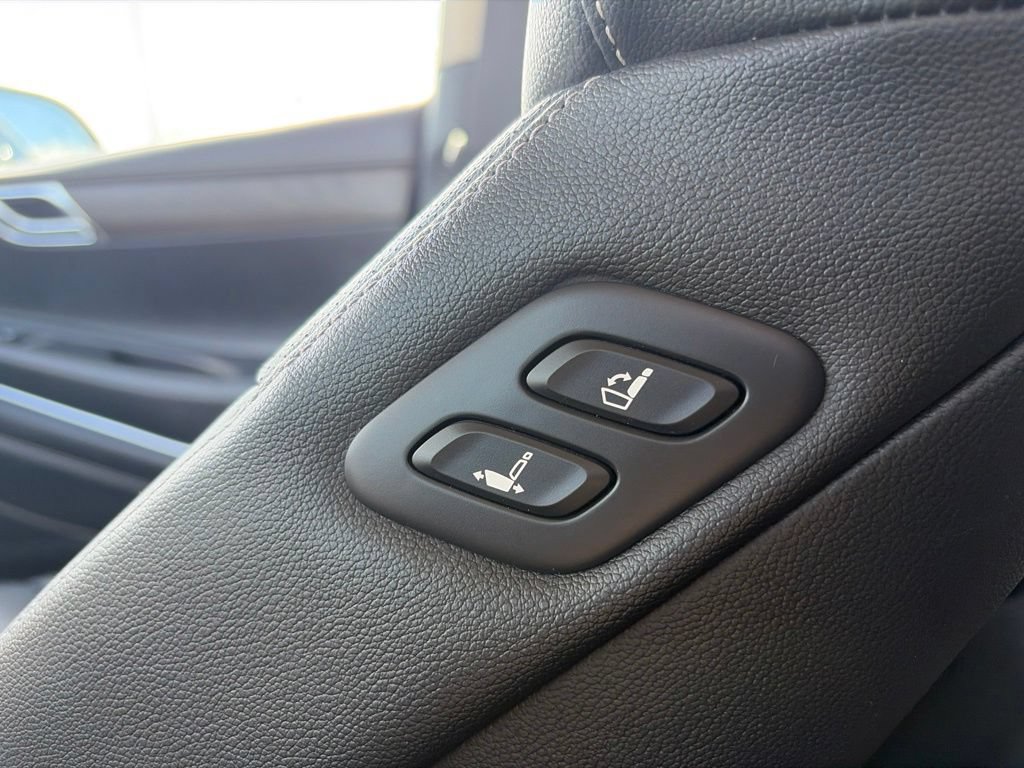 Used 2024 Genesis GV80 2.5T AWD/4WD image 39