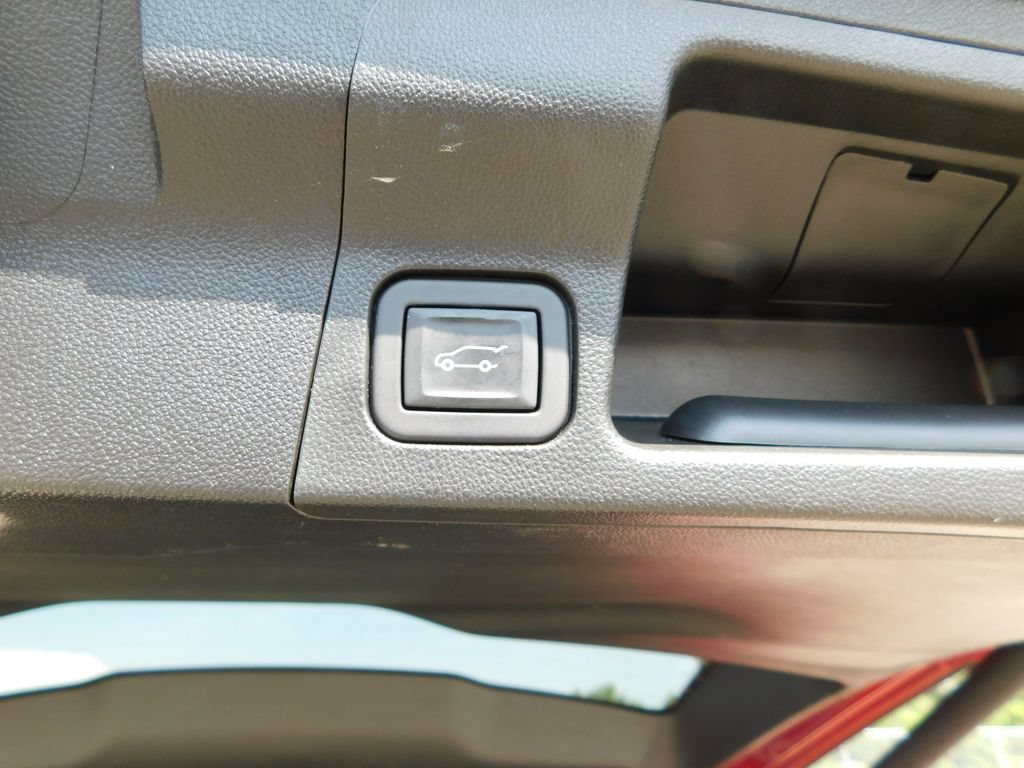 Used 2023 GMC Acadia SLE w/ Driver Convenience Package FWD image 23