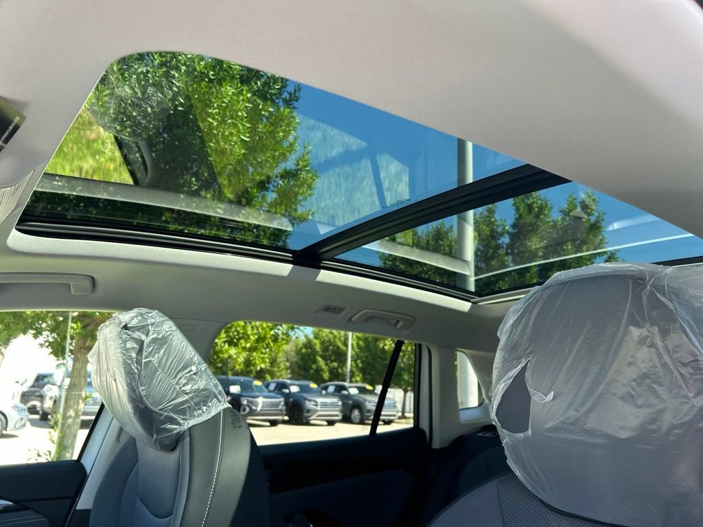 New 2026 Volkswagen Tiguan SE FWD image 23