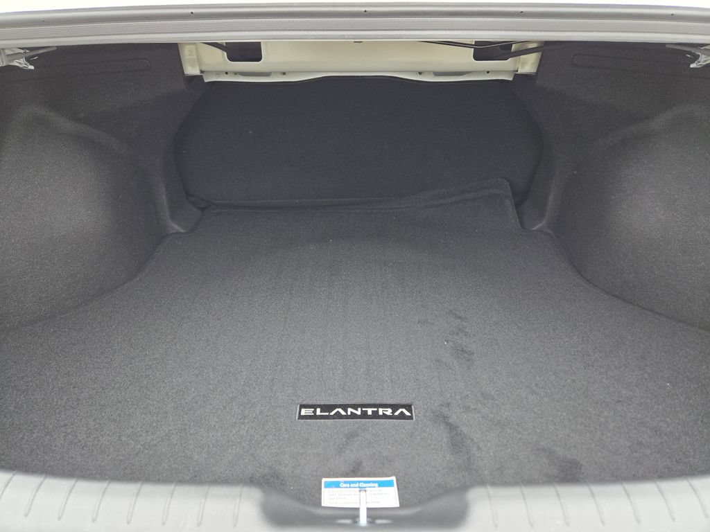 New 2026 Hyundai Elantra SEL FWD image 32