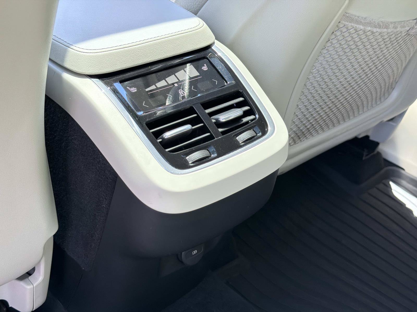 Certified 2024 Volvo XC90 B5 Core w/ Climate Package AWD/4WD image 22