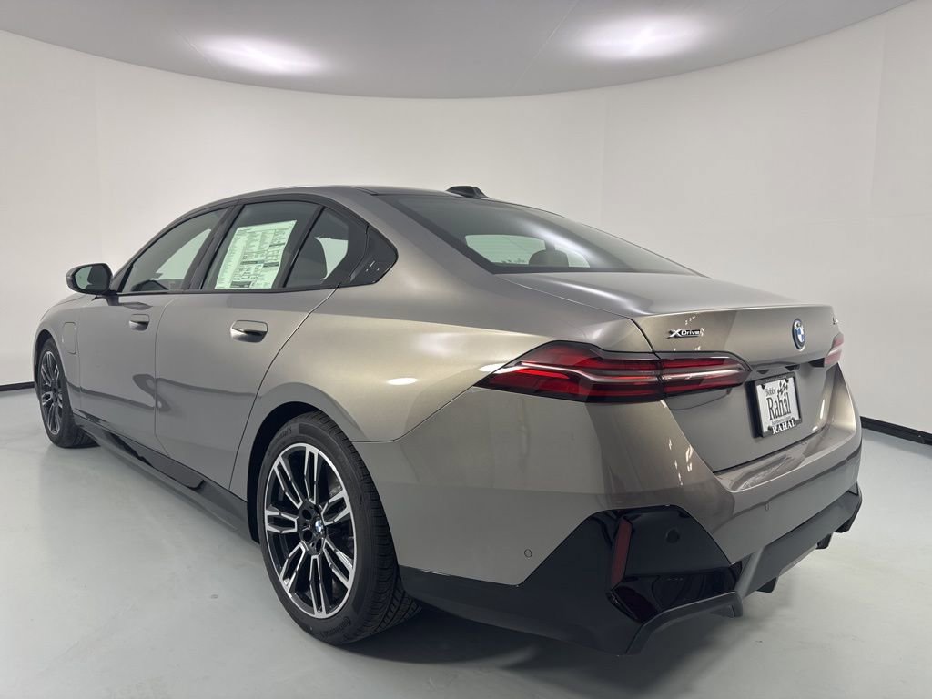 New 2027 BMW 550e xDrive AWD/4WD image 5