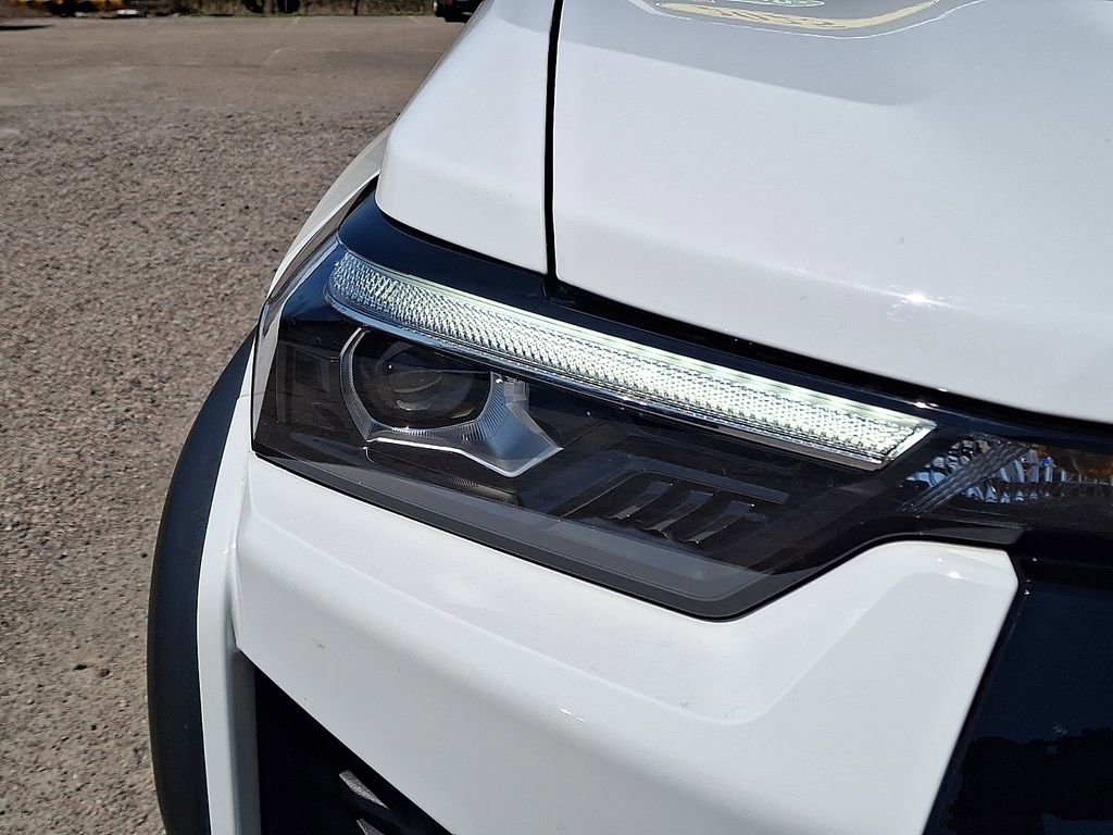 Used 2025 Chevrolet Colorado ZR2 w/ Midnight Edition image 12