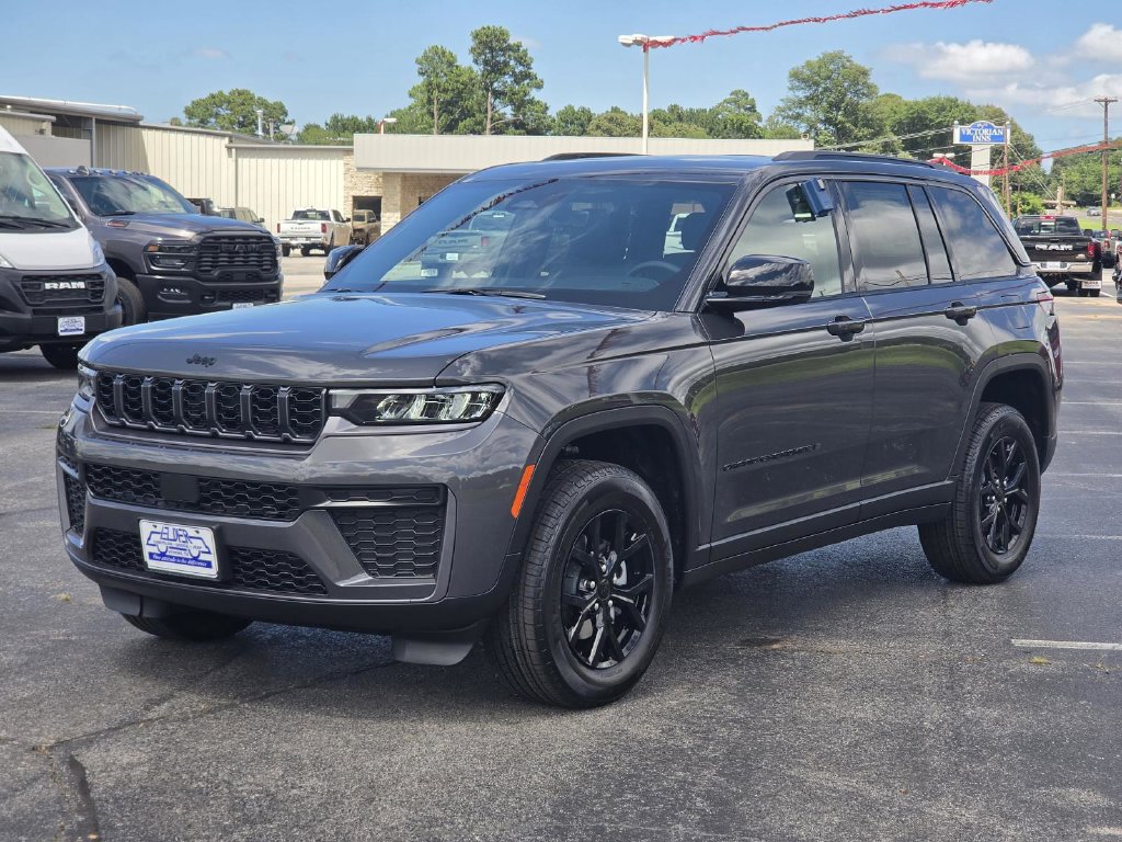 New 2026 Jeep Grand Cherokee Altitude RWD image 3