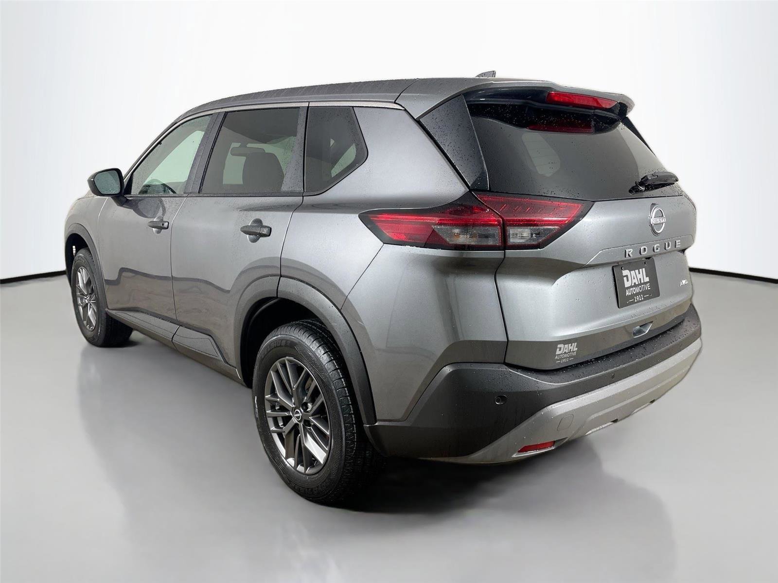 Used 2023 Nissan Rogue S AWD/4WD image 10