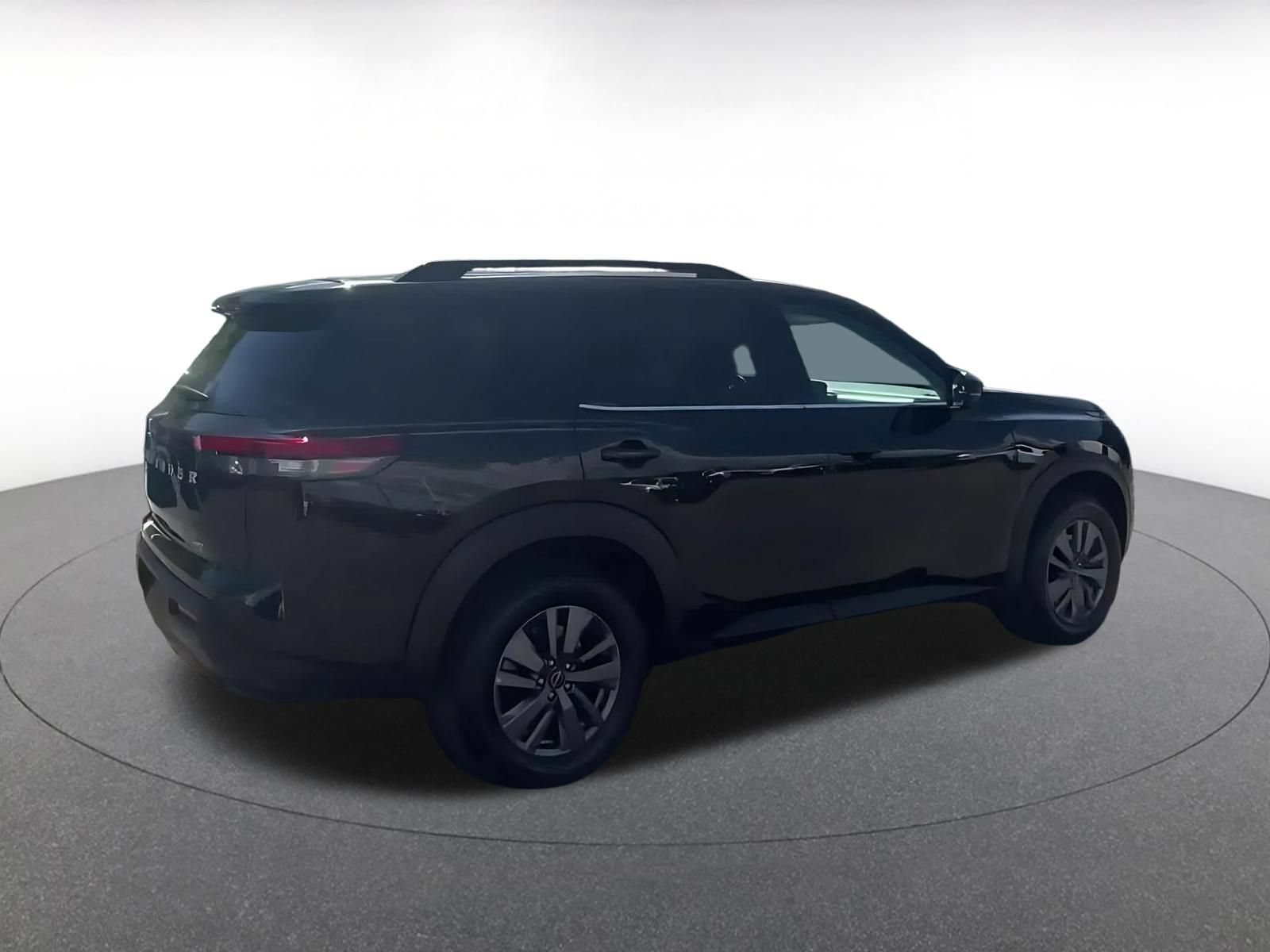 Used 2025 Nissan Pathfinder SV AWD/4WD image 11