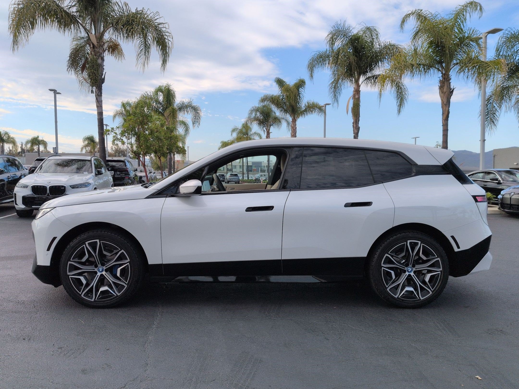 Certified 2025 BMW iX xDrive50 w/ Premium Package AWD/4WD image 7