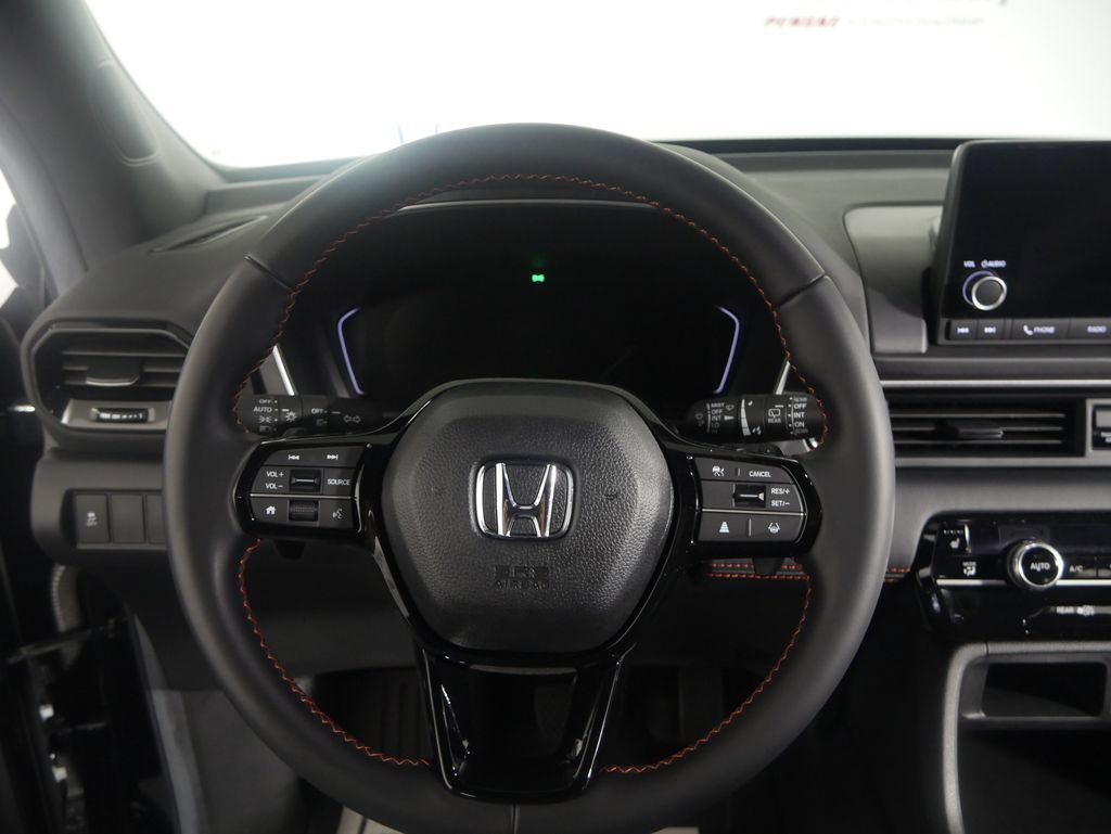 Used 2025 Honda Pilot Sport image 13