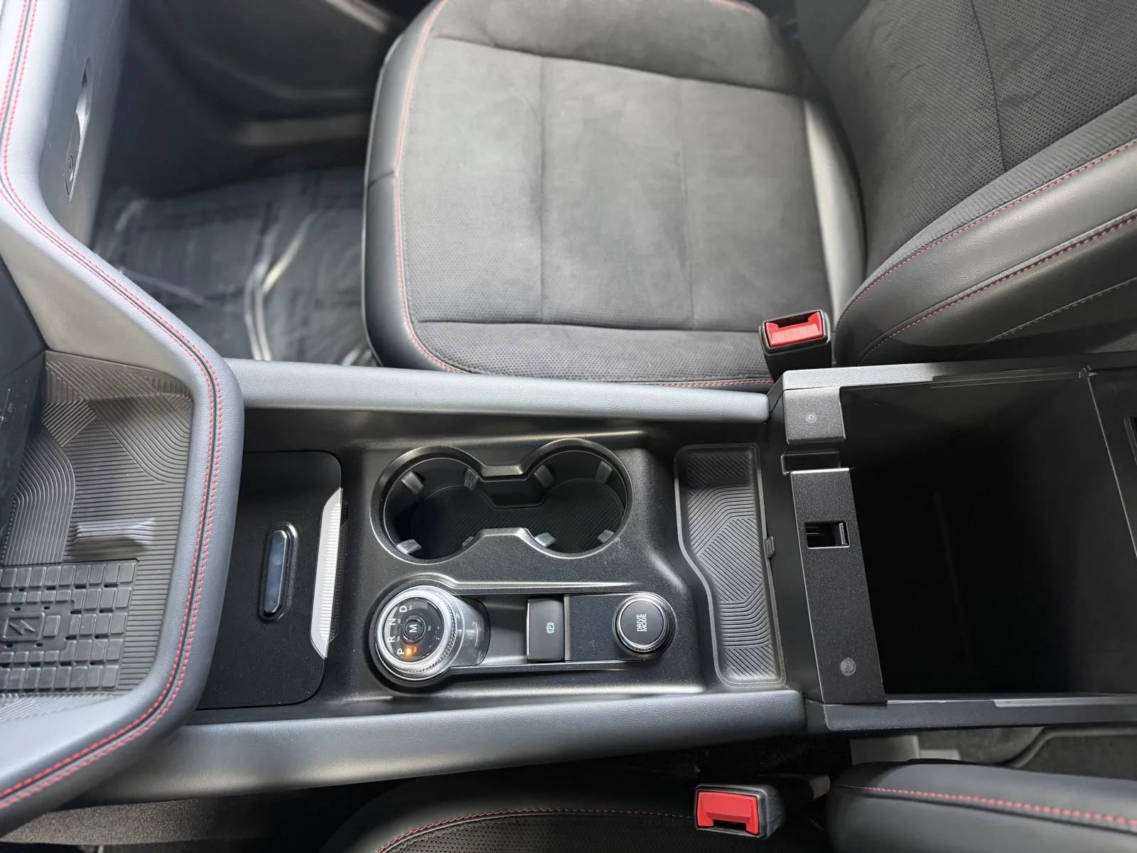 Used 2025 Ford Explorer ST image 41