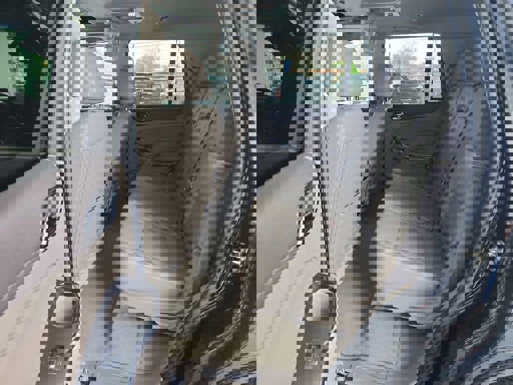 Used 2017 GMC Yukon SLT w/ Open Road Package image 25