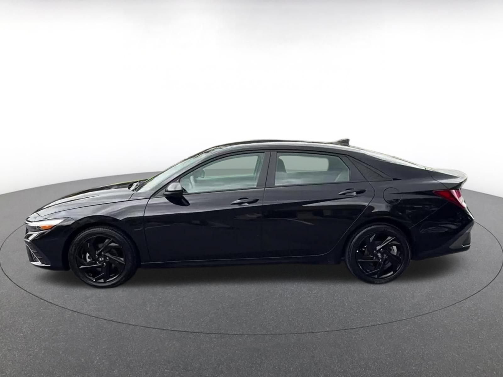Used 2026 Hyundai Elantra Sport FWD image 9