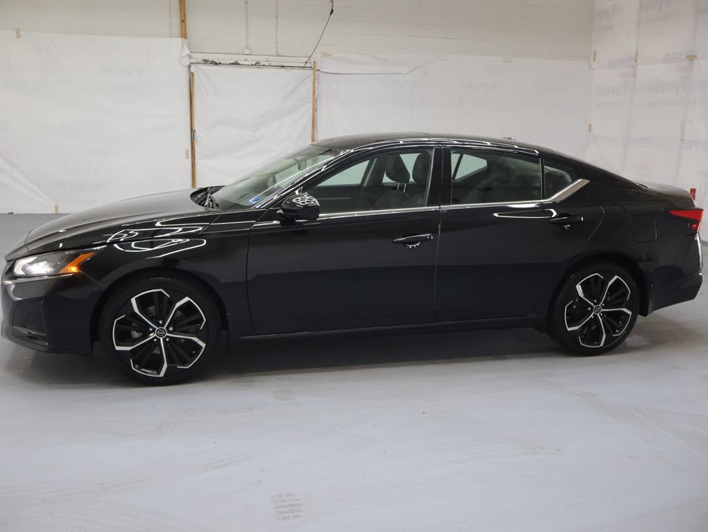 Used 2024 Nissan Altima 2.5 SR w/ SR Premium Package AWD/4WD image 4