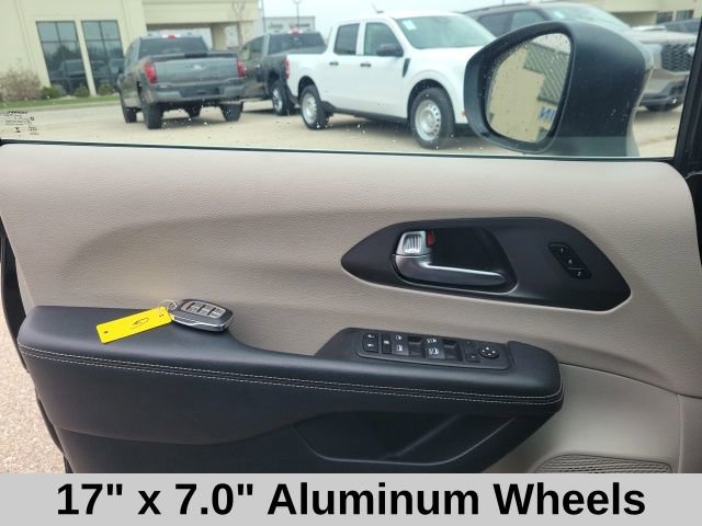 Used 2023 Chrysler Pacifica Touring-L image 16