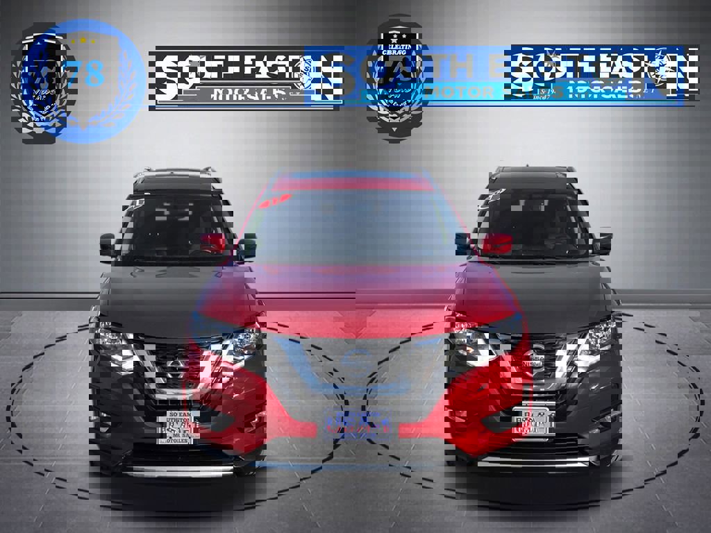 Used 2017 Nissan Rogue SV image 3