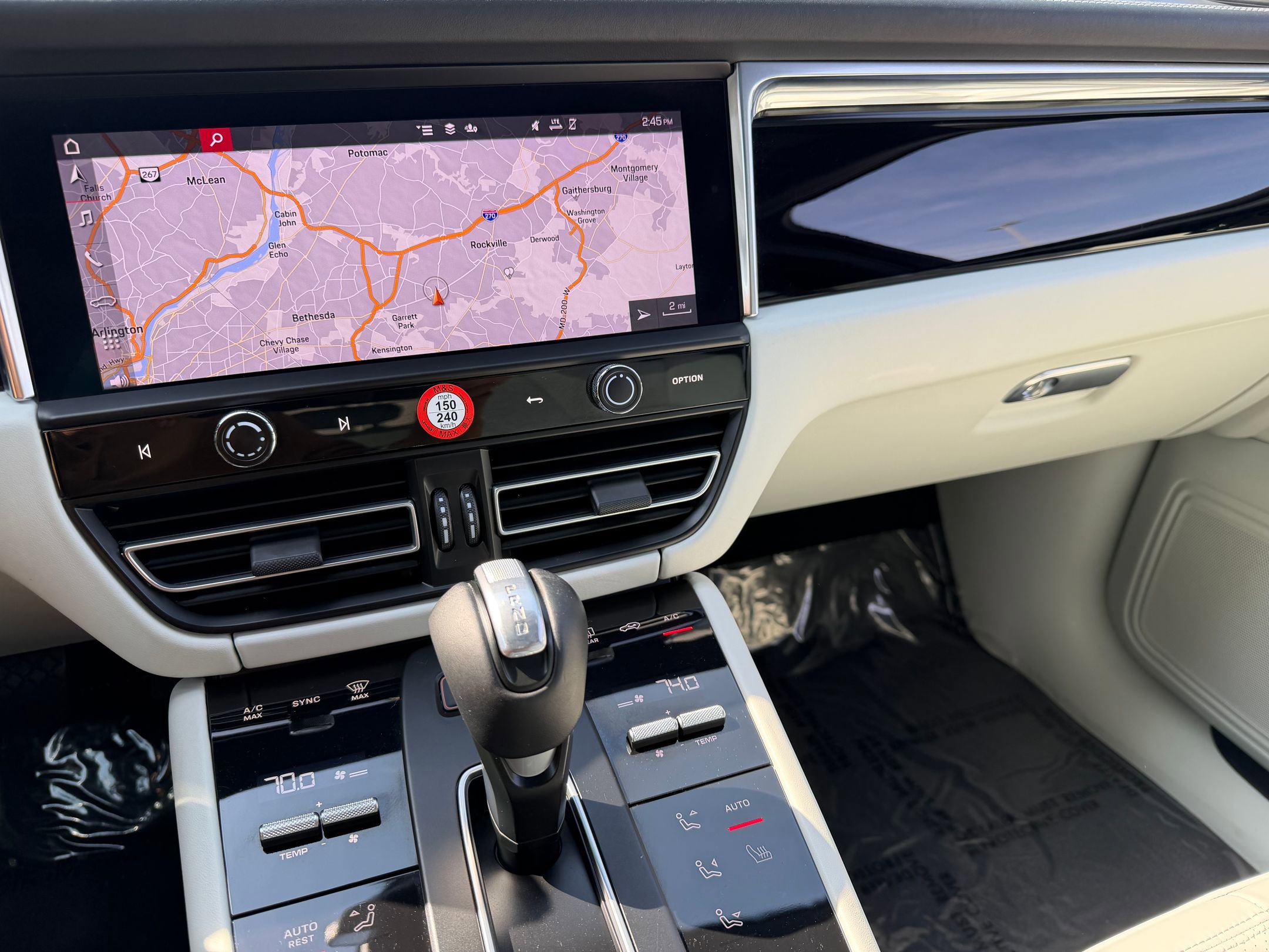 Used 2023 Porsche Macan Turbo image 25