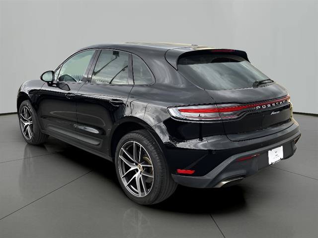 Used 2023 Porsche Macan AWD/4WD image 3