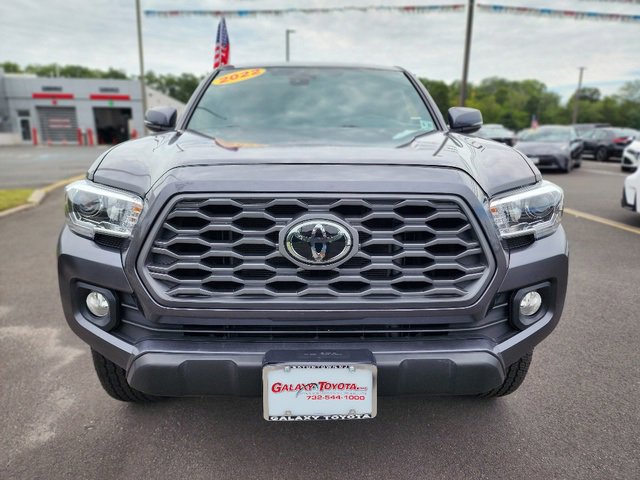 Used 2022 Toyota Tacoma TRD Off-Road image 2