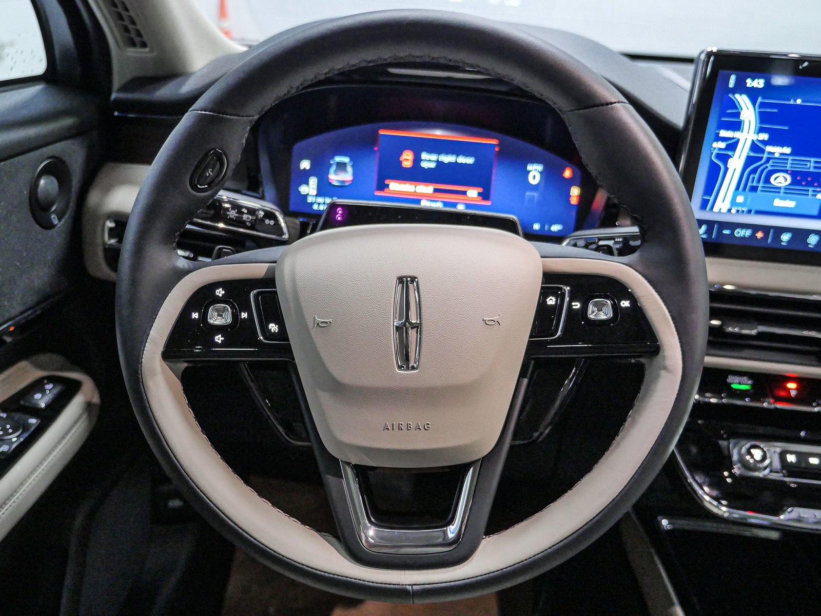 New 2025 Lincoln Corsair Reserve w/ Equipment Group 202A image 38