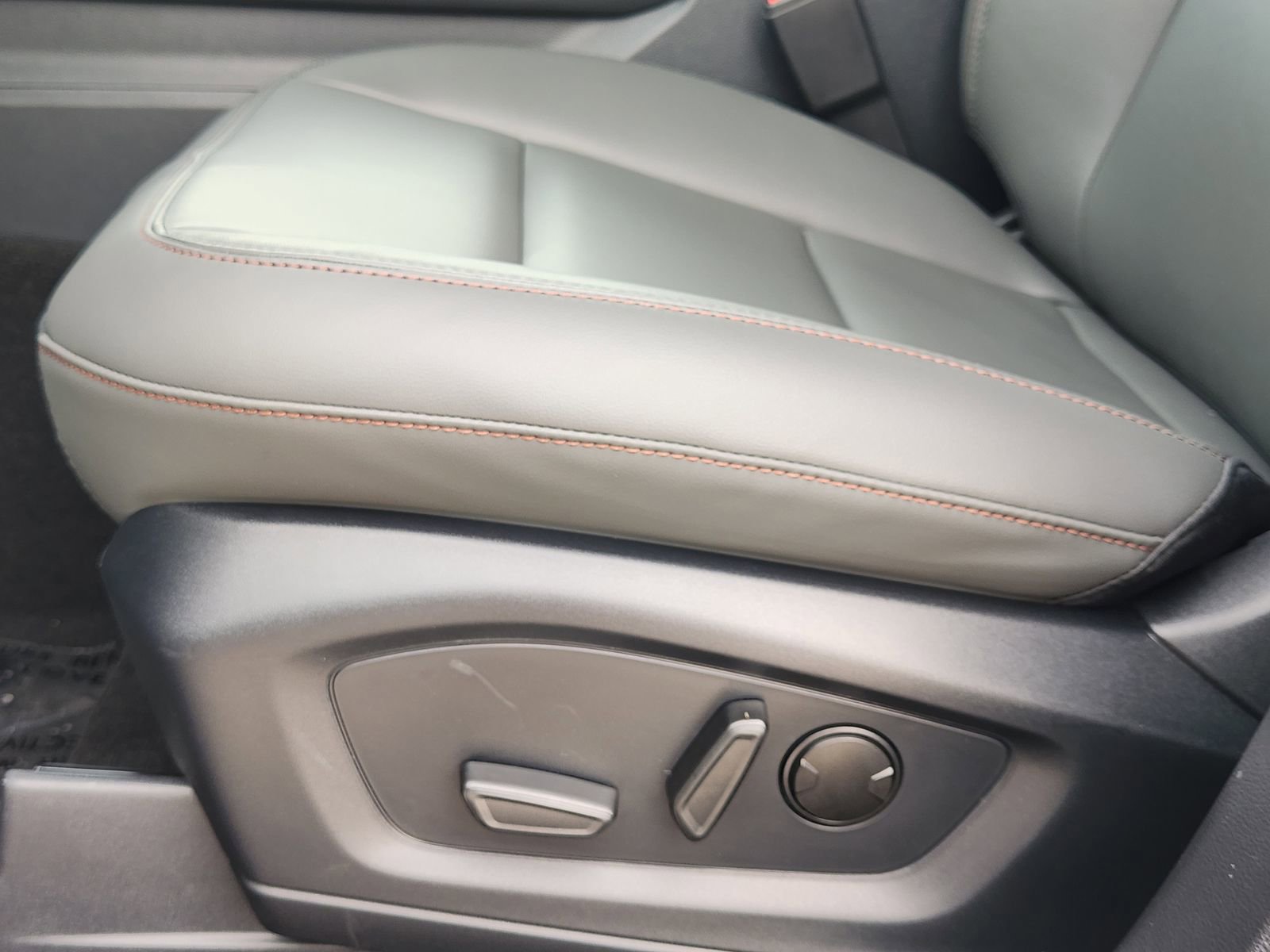 New 2026 Ford Explorer Active image 22