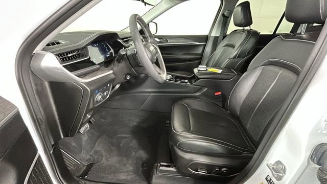 Used 2022 Jeep Grand Cherokee Limited 4xe w/ Luxury Tech Group II AWD/4WD image 12
