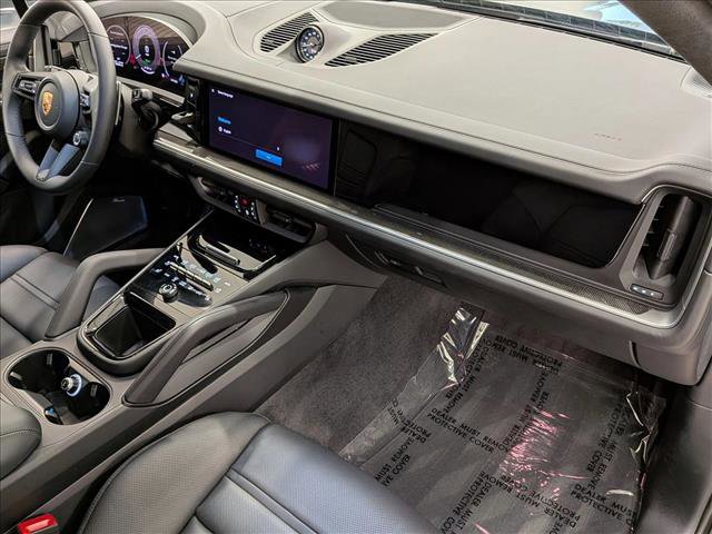 Used 2024 Porsche Cayenne Turbo image 25