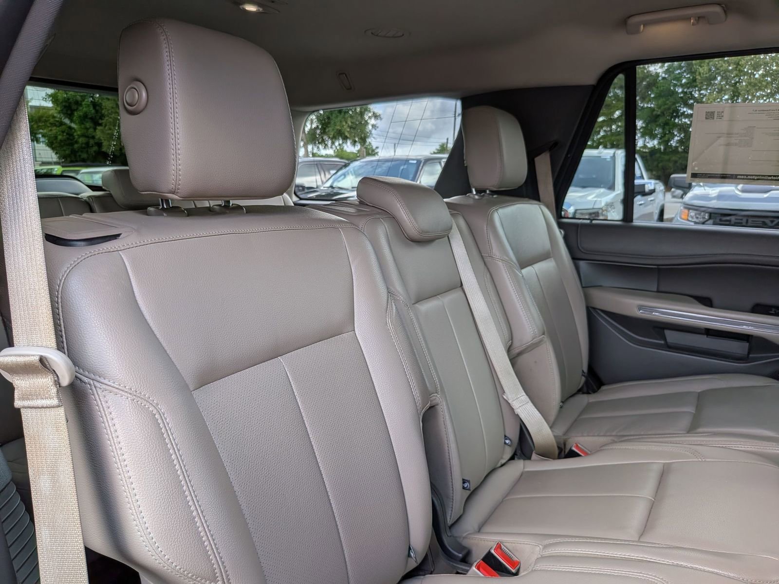 Used 2019 Ford Expedition XLT w/ Equipment Group 202A AWD/4WD image 35