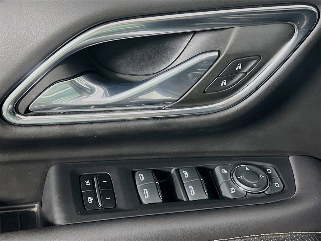 Used 2023 Chevrolet Suburban Premier image 17