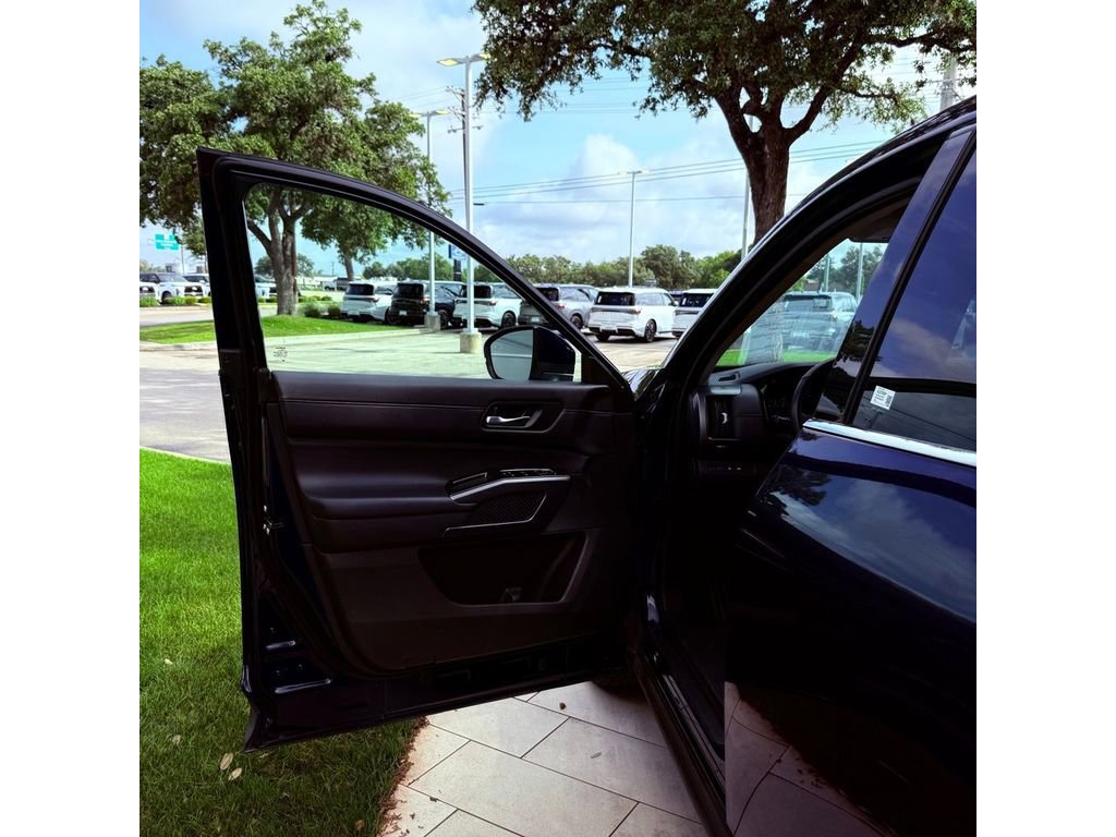 Used 2025 Nissan Pathfinder SL AWD/4WD image 19