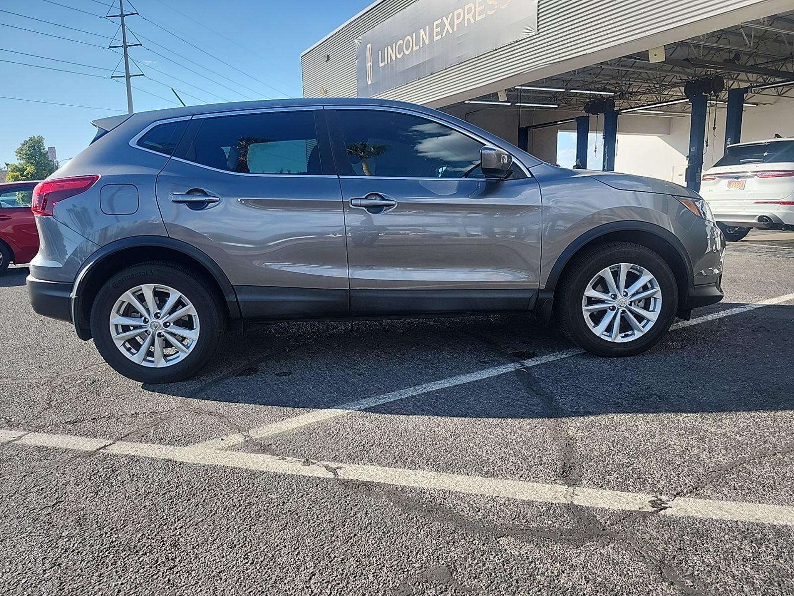 Used 2017 Nissan Rogue Sport S w/ S Appearance Package FWD image 7