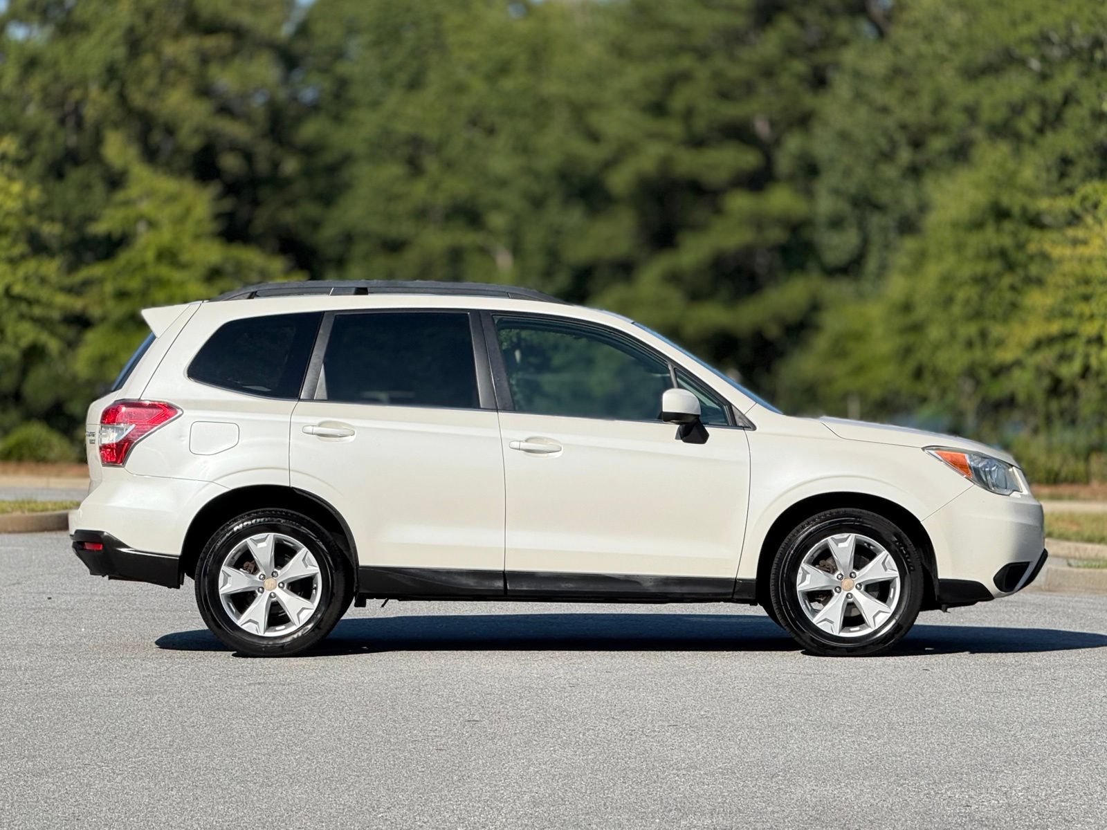 Used 2015 Subaru Forester 2.5i Limited AWD/4WD image 12
