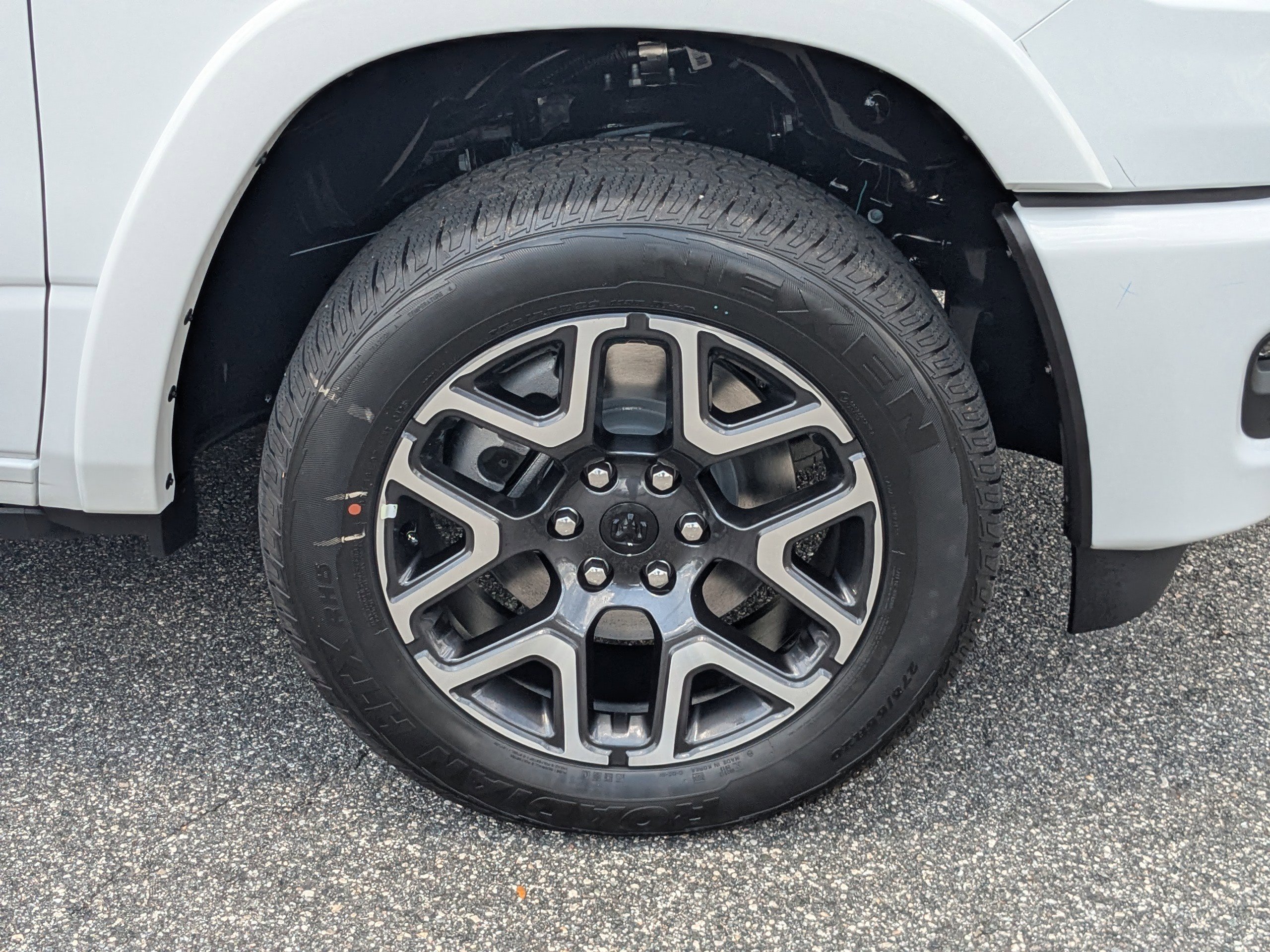 New 2026 RAM 1500 Laramie AWD/4WD image 10