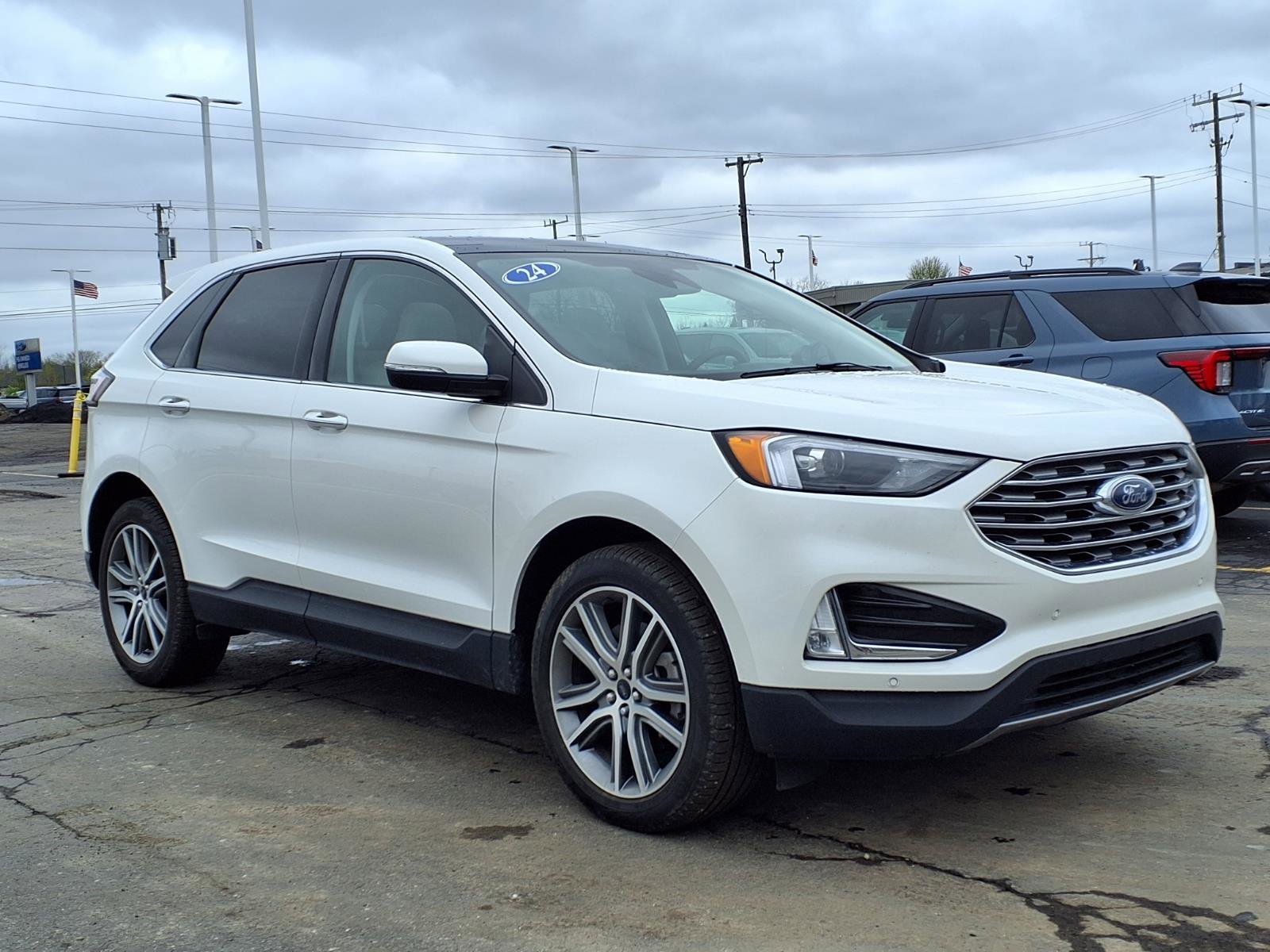 Used 2024 Ford Edge Titanium AWD/4WD image 3