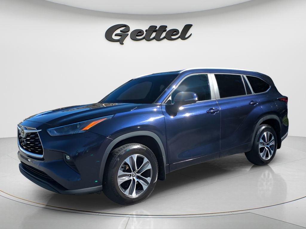 Certified 2024 Toyota Highlander XLE image 2