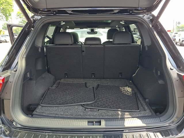Used 2023 Volkswagen Tiguan SEL R-Line AWD/4WD image 29