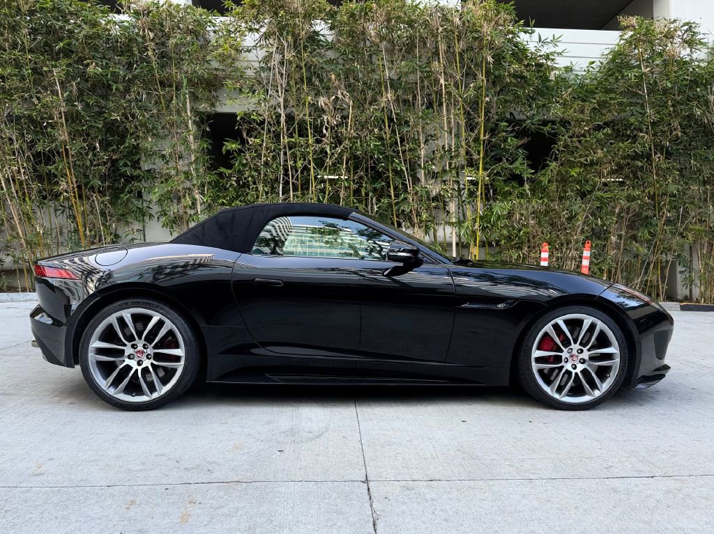 Used 2016 Jaguar F-TYPE R image 17