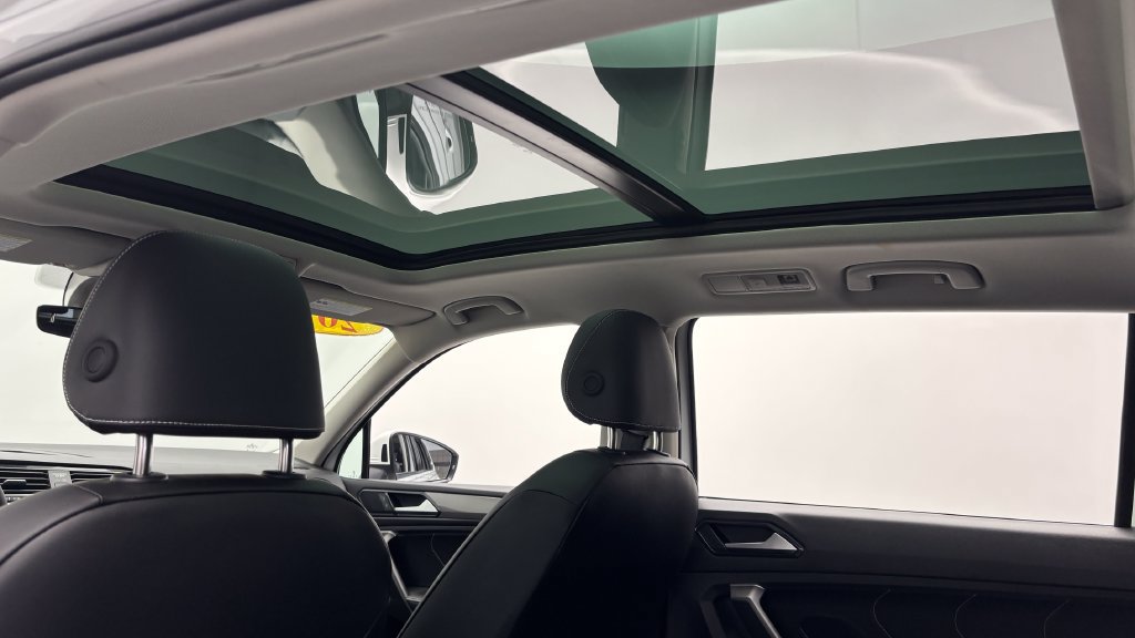 Used 2024 Volkswagen Tiguan SE w/ Panoramic Sunroof Package AWD/4WD image 36