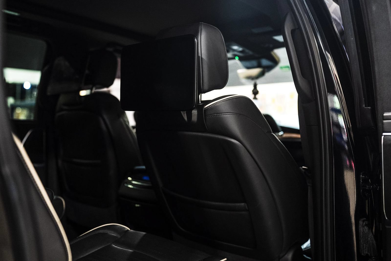 Used 2021 Cadillac Escalade ESV Premium Luxury w/ LPO, Floor Liner Package AWD/4WD image 23