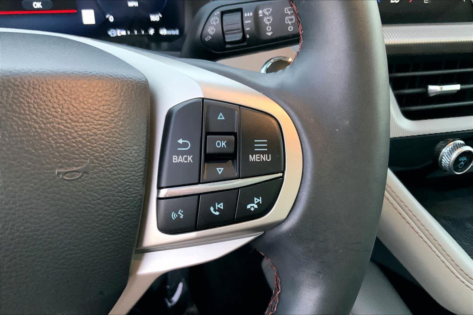 Used 2025 Ford Explorer Active w/ Active Comfort Package RWD image 23