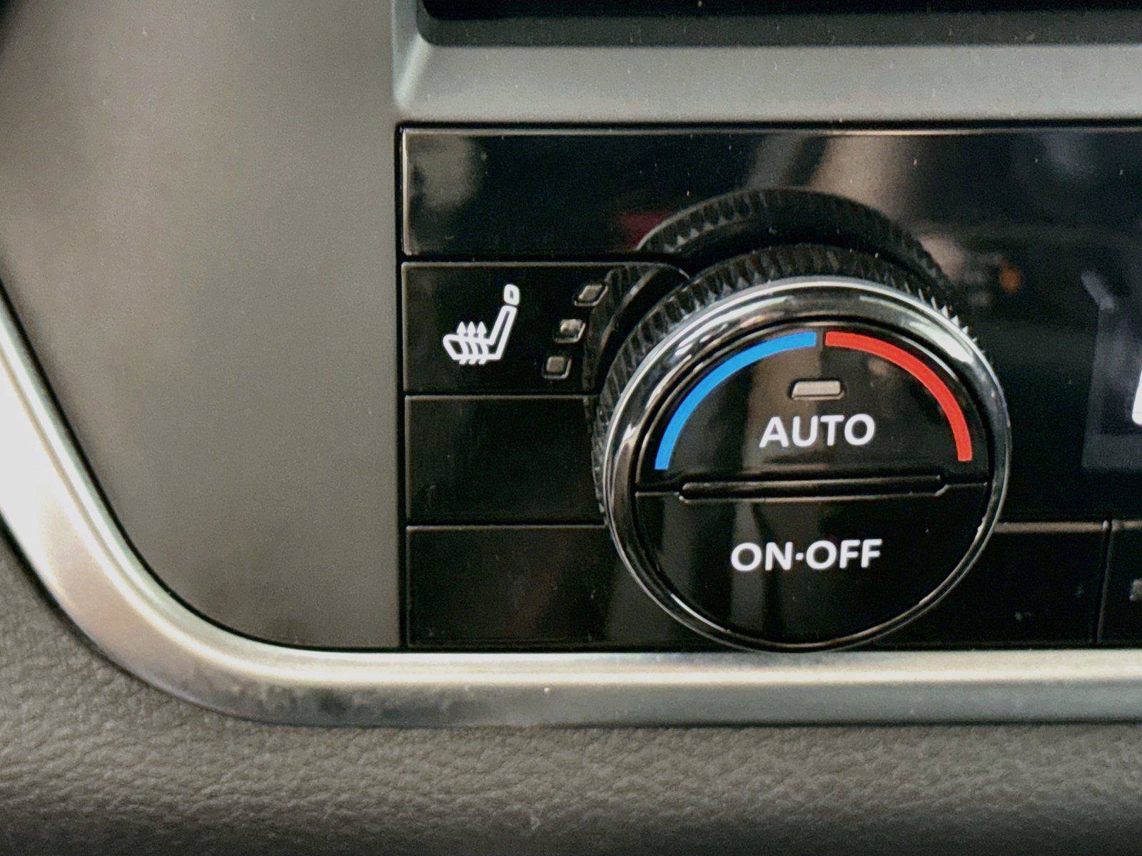 Used 2025 Nissan Rogue SV AWD/4WD image 16