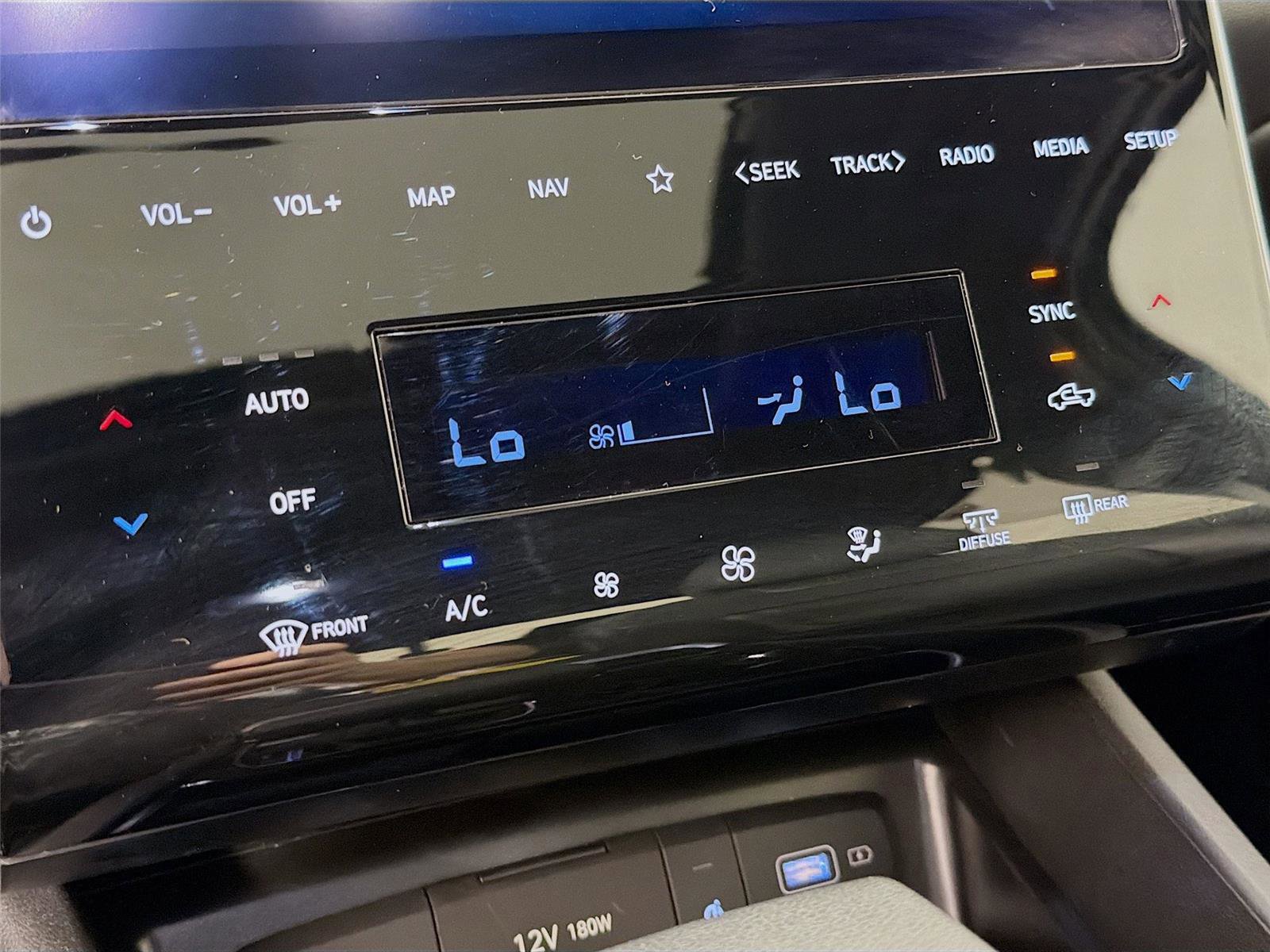 Used 2024 Hyundai Santa Cruz Night AWD/4WD image 18