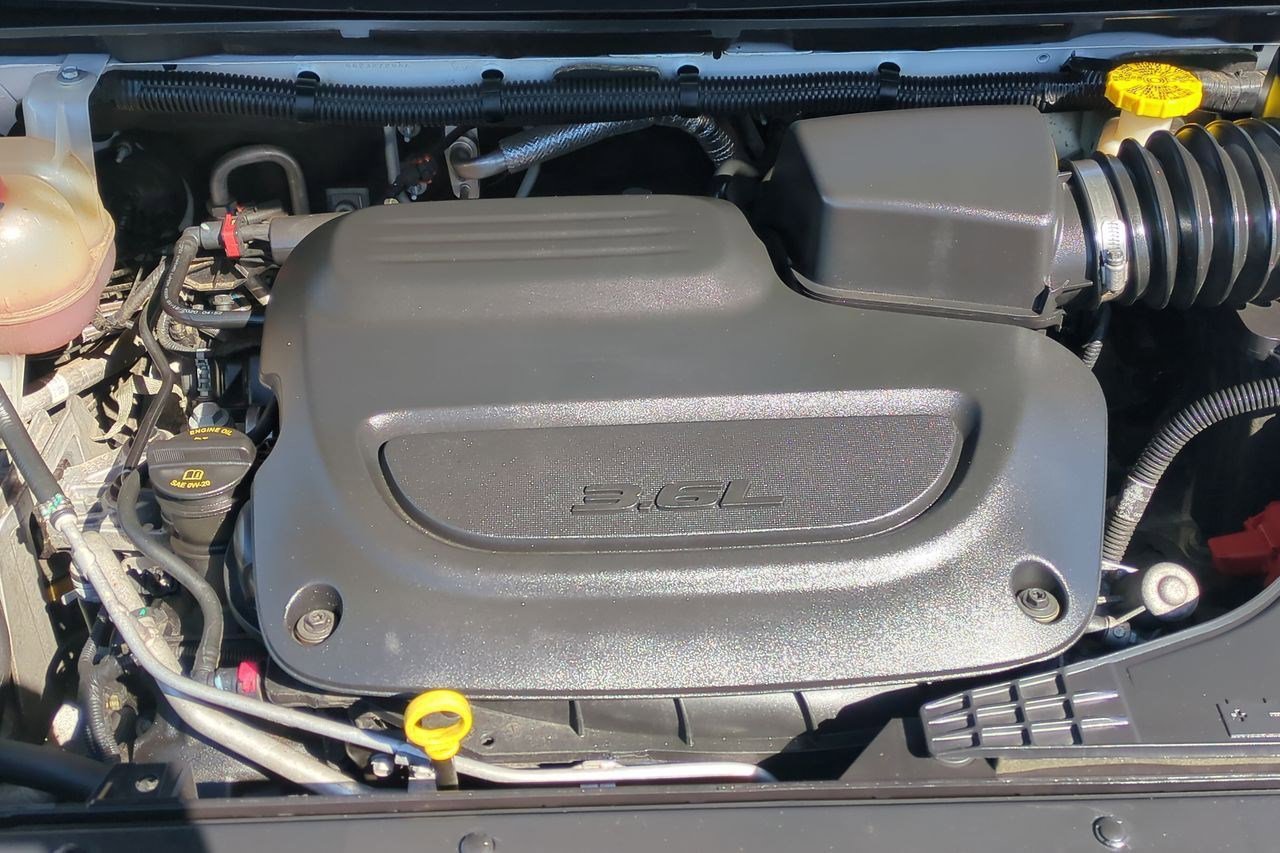 Used 2020 Chrysler Pacifica Limited w/ Tire & Wheel Group image 28