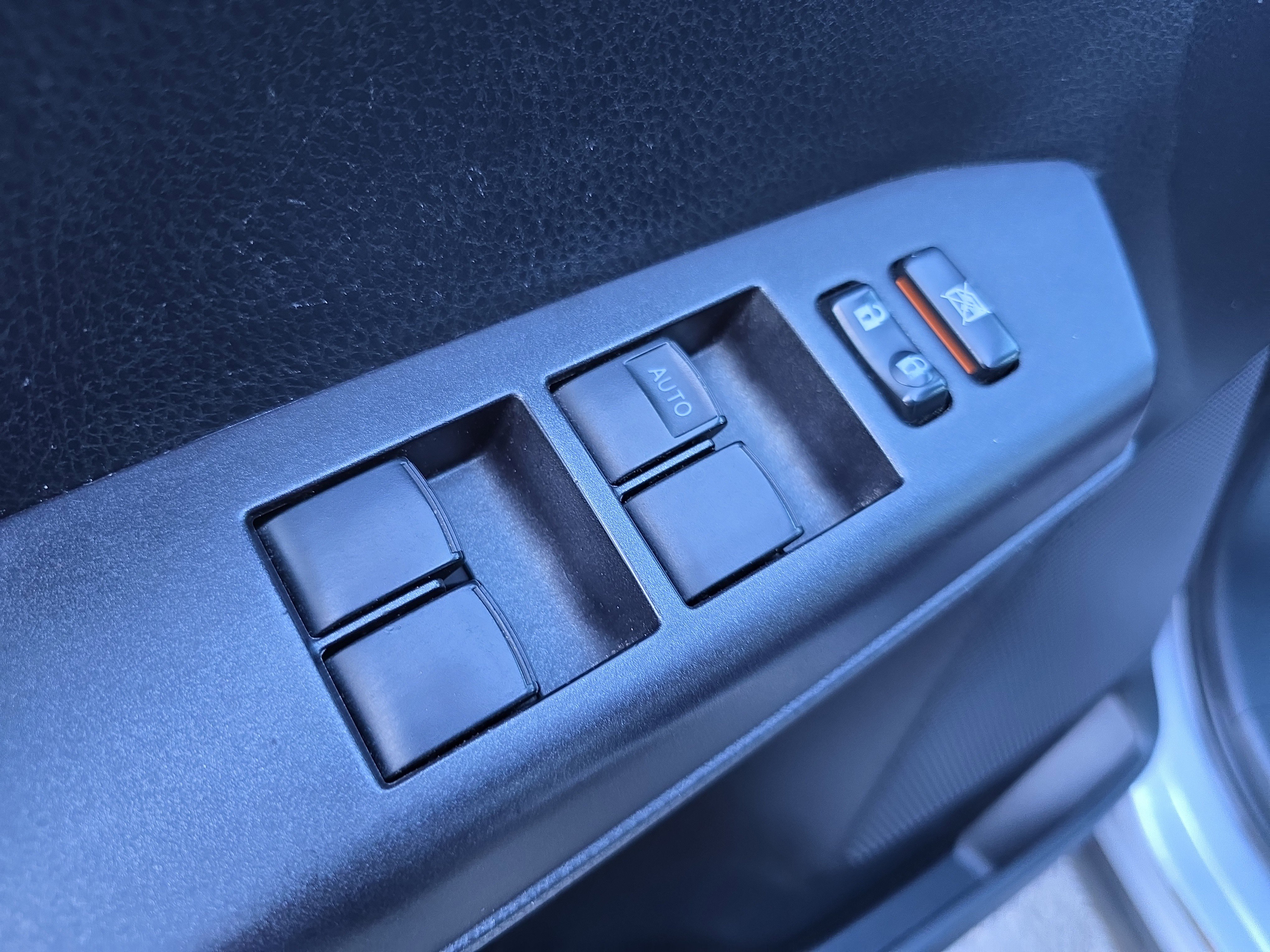 Used 2018 Toyota RAV4 XLE image 18