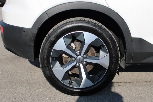 Used 2025 Volvo XC40 B5 Plus image 39